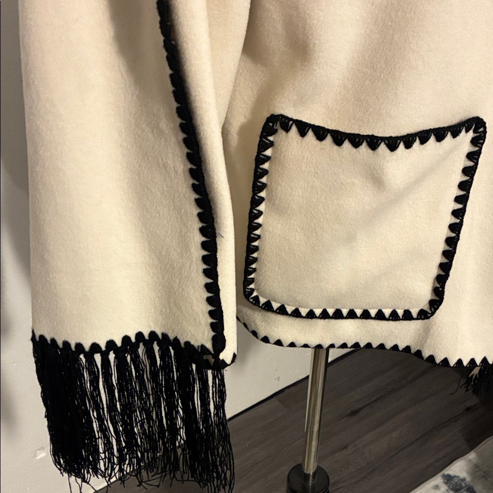 Elegant White Jacket with Black Trim - Picture 2 of 7